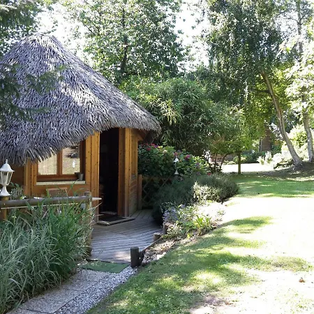 La De Cecile-la Hutte Bed & Breakfast