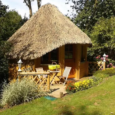 Couette-café La De Cecile-la Hutte
