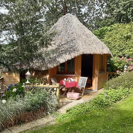 La De Cecile-la Hutte Bed & Breakfast *